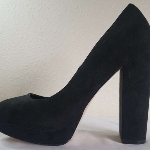 Heels - Picture 4 of 6